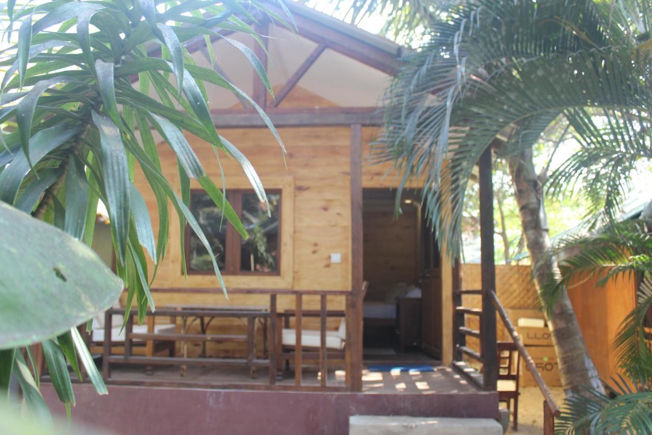 Sea Bird Beach Cafe & Cottages Morjim Dış mekan fotoğraf