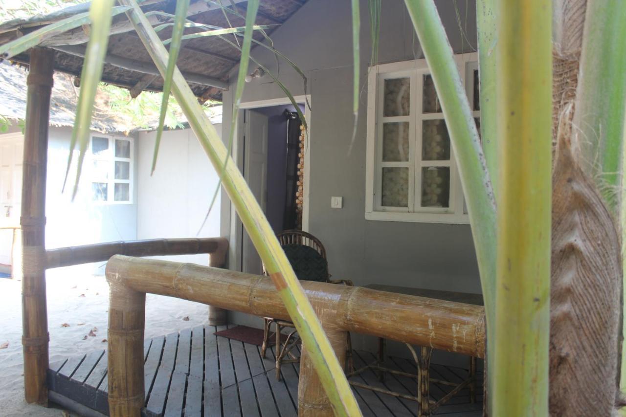 Sea Bird Beach Cafe & Cottages Morjim Dış mekan fotoğraf