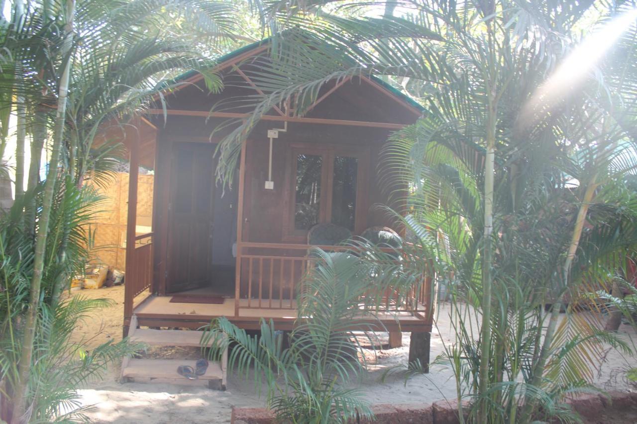 Sea Bird Beach Cafe & Cottages Morjim Dış mekan fotoğraf